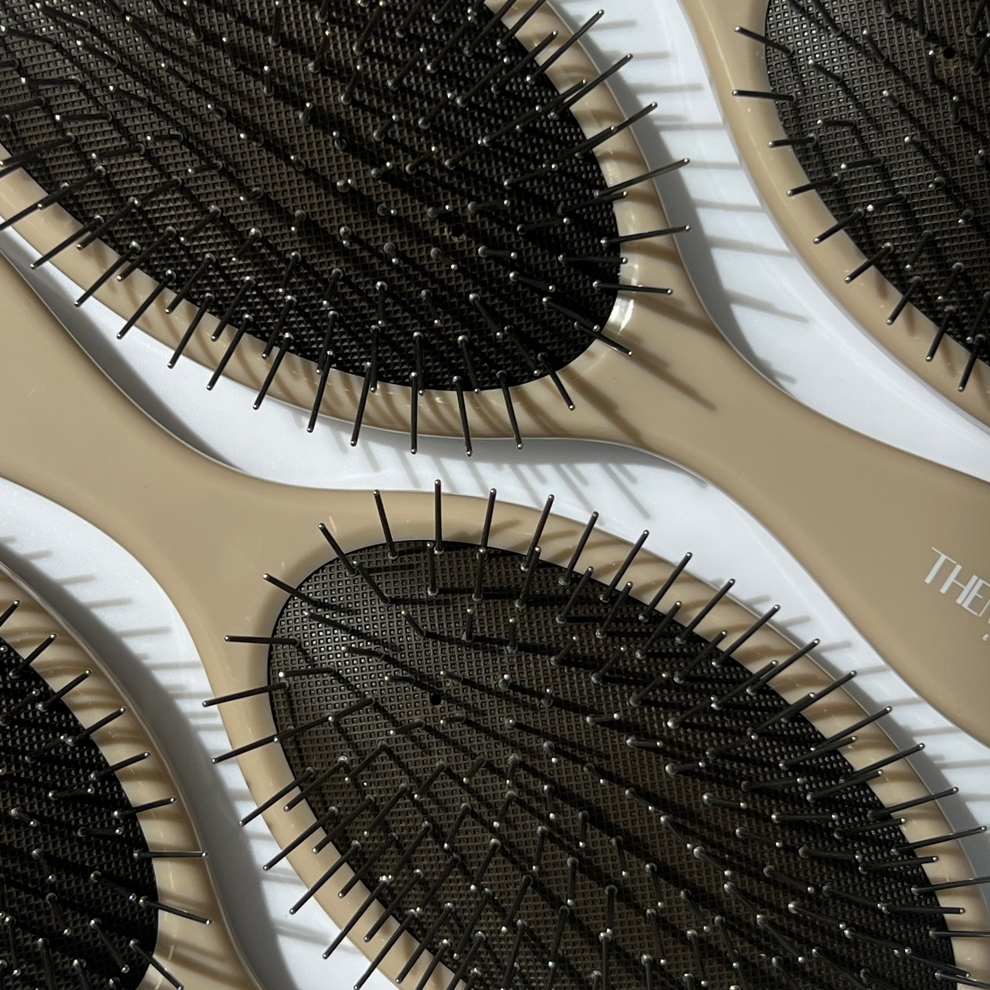 THE MANE BRUSH