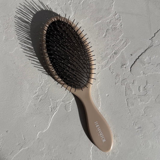 THE MANE BRUSH